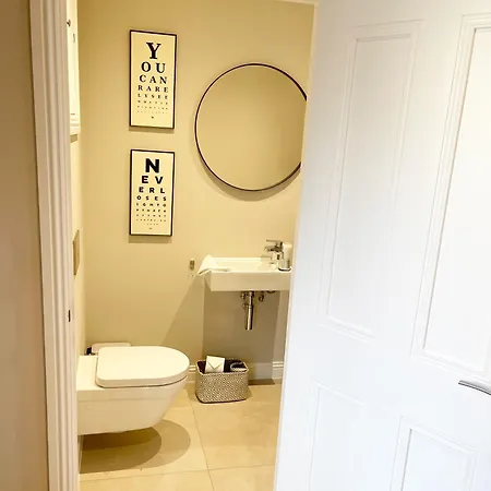 וילה Character Filled Courtyard Escape *