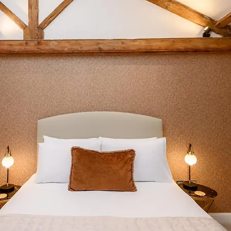 Character Filled Courtyard Escape * Harrogate