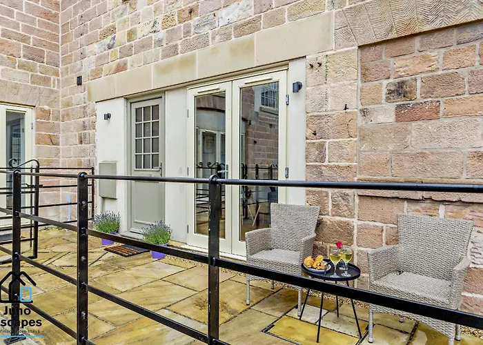 Tatil Evi Character Filled Courtyard Escape