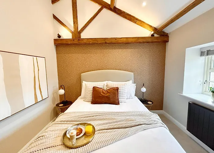 Character Filled Courtyard Escape Tatil Evi