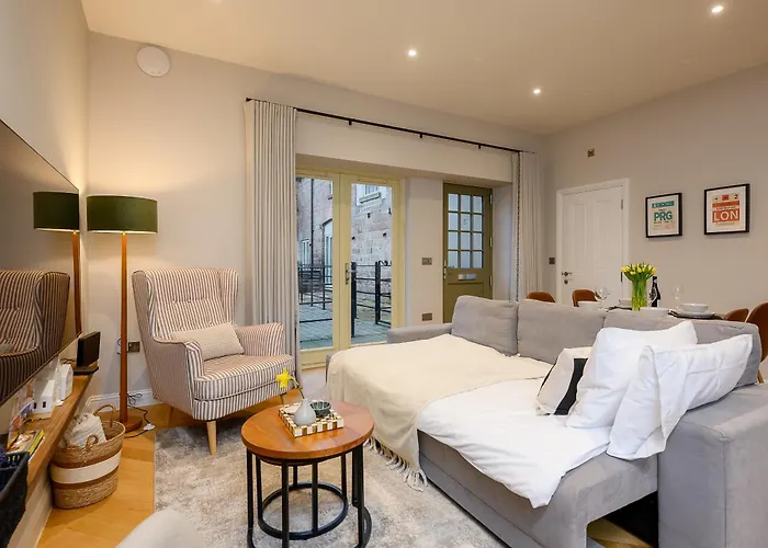 Character Filled Courtyard Escape Tatil Evi *