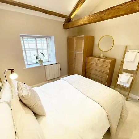 Βίλα Character Filled Courtyard Escape *